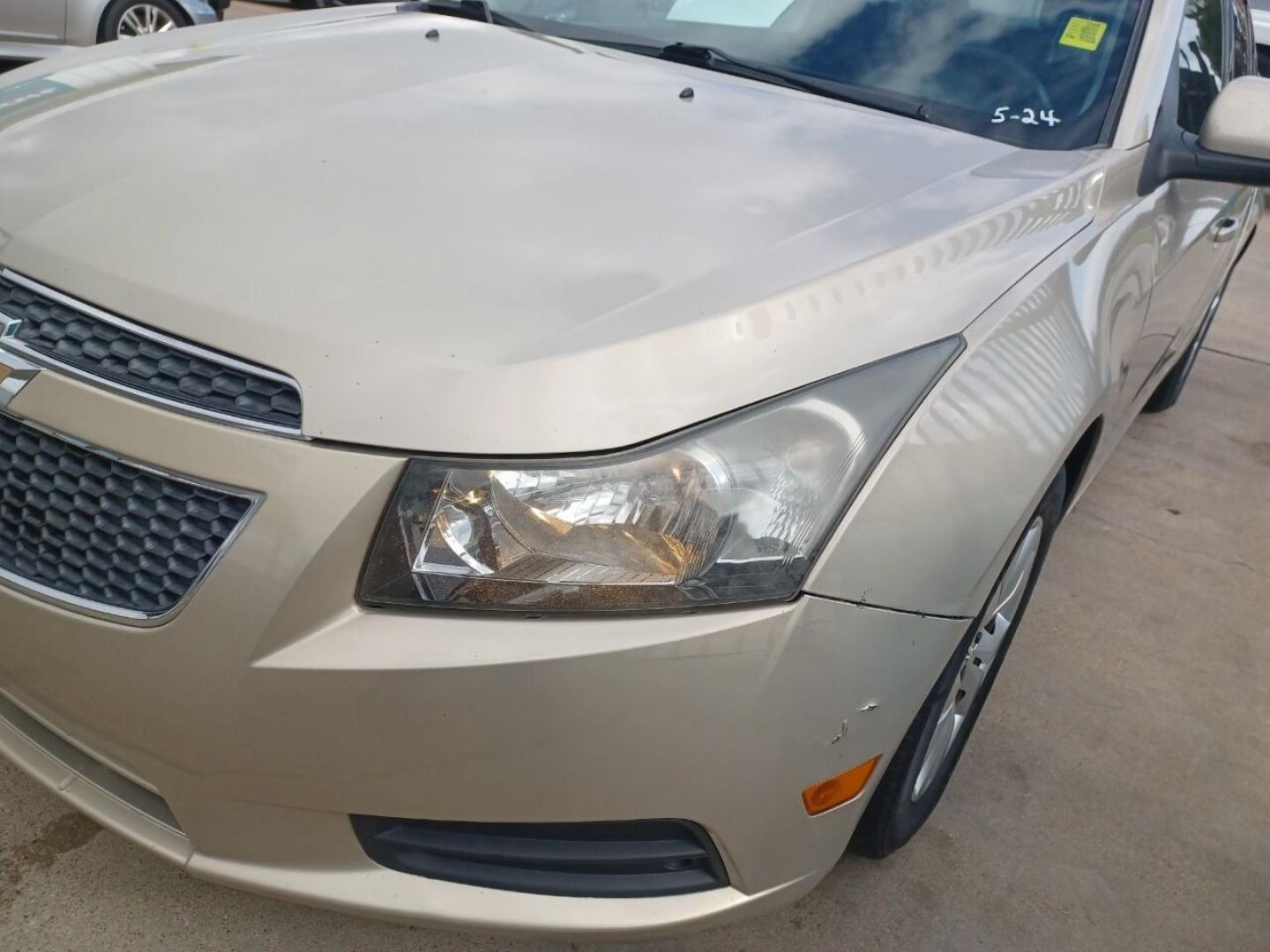 2011 GOLD /BLACK Chevrolet Cruze 1LT (1G1PF5S96B7) with an 1.4L L4 DOHC 16V TURBO engine, 6-Speed Manual transmission, located at 2001 E. Lancaster, Ft. Worth, 76103, (817) 336-7000, 32.746181, -97.301018 - Photo#4